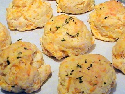 Red Lobster Cheddar Bay Biscuits Low-Fat copycat recipe by Todd Wilbur