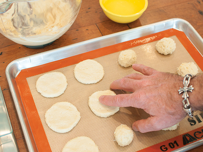 lofthouse-frosted-cookies-step3.jpg