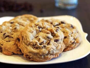 DoubleTree Hotel Chocolate Chip Cookies copycat recipe by Todd Wilbur