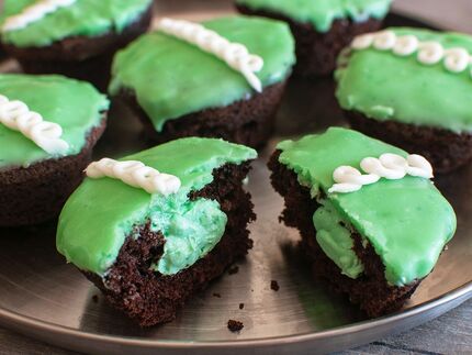 Hostess Mint Chocolate Cupcakes copycat recipe by Todd Wilbur
