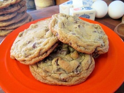 Mrs. Fields Chocolate Chip Cookies  1993 copycat recipe by Todd Wilbur