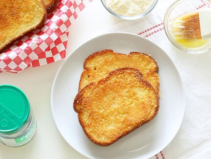 Sizzler Cheese Toast copycat recipe by Todd Wilbur